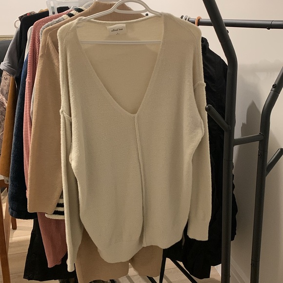 NWOT Wilfred women’s size m cashmere sweater Aritzia - Picture 3 of 4